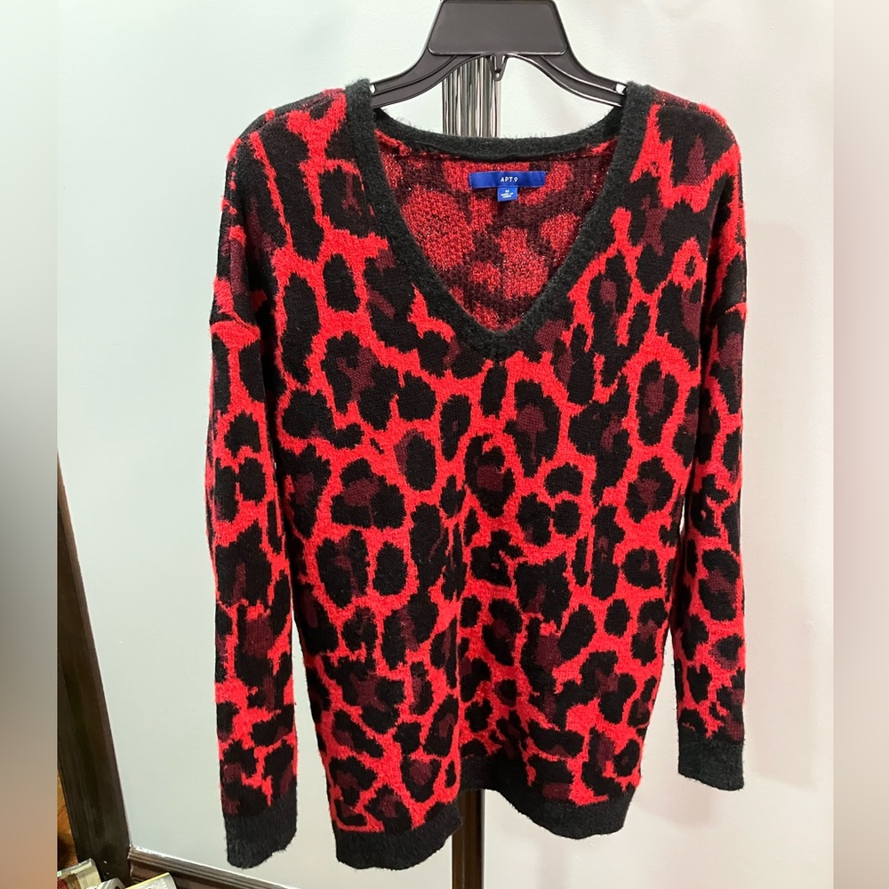 Apt 9 Women's Petite MD Red/Black Animal Print V-Neck Pullover lg Sleeve Sweater